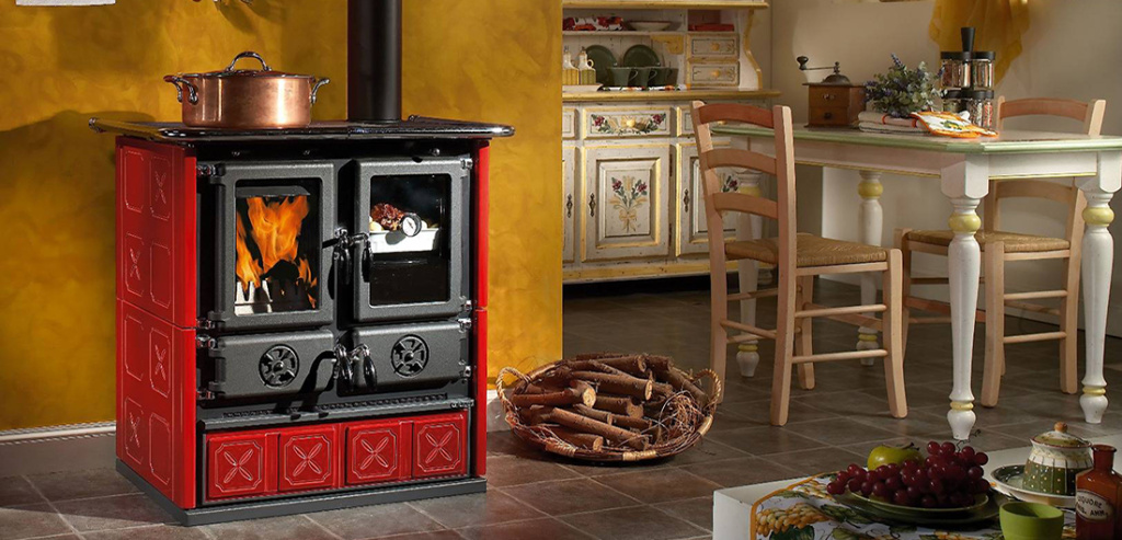 Чем топить камин